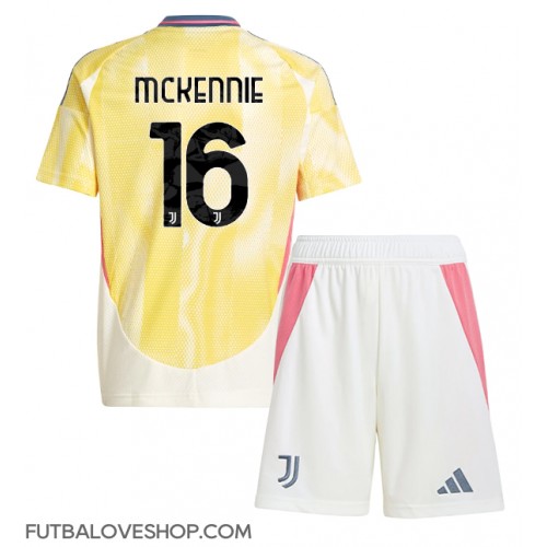 Dres Juventus Weston McKennie #16 Preč pre deti 2024-25 Krátky Rukáv (+ trenírky)